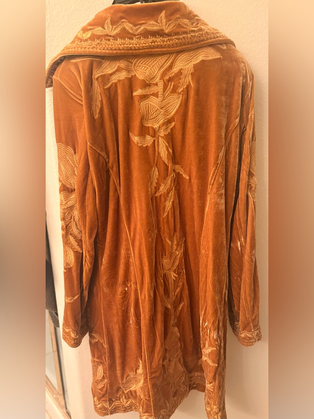 Paparazzi Embroidered Velvet Coat Carmel Color Size Small NWT - Picture 3 of 6